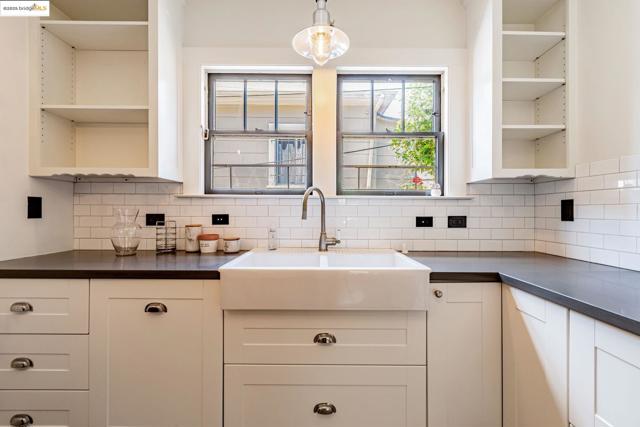 6108 Hillegass Ave, Oakland CA: https://media.crmls.org/mediaz/e81fef2d-d683-42e1-b022-1c67a3242821.jpg
