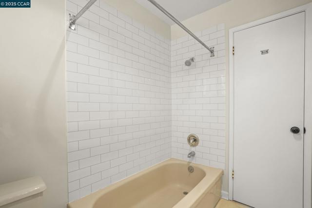 715 Graymont Circle, Concord CA: https://media.crmls.org/mediaz/e8200448-b4e8-43b5-8cfc-3680b5fdb81e.jpg
