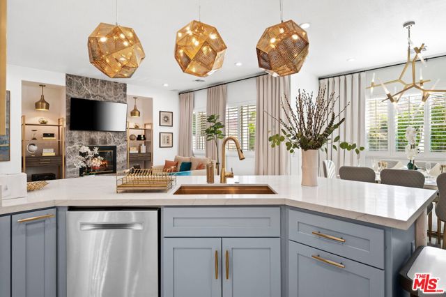 1083 E Circulo San Sorrento Road, Palm Springs CA: https://media.crmls.org/mediaz/e8201f8a-1c81-4c30-9b75-e1990f53354a.jpg
