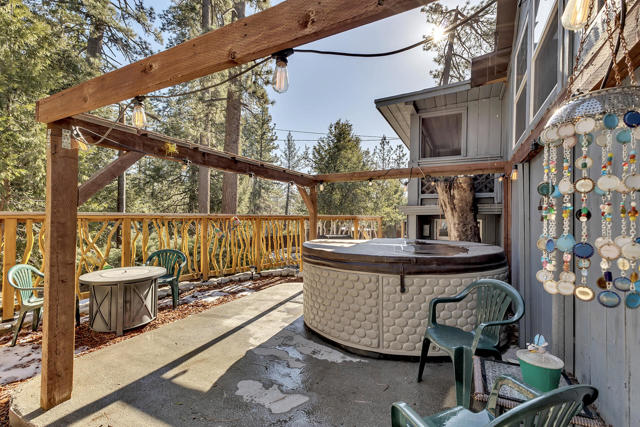 25585 Alderwood St Street, Idyllwild CA: https://media.crmls.org/mediaz/e821949a-3e52-4190-87ea-f94deb8a92a9.jpg