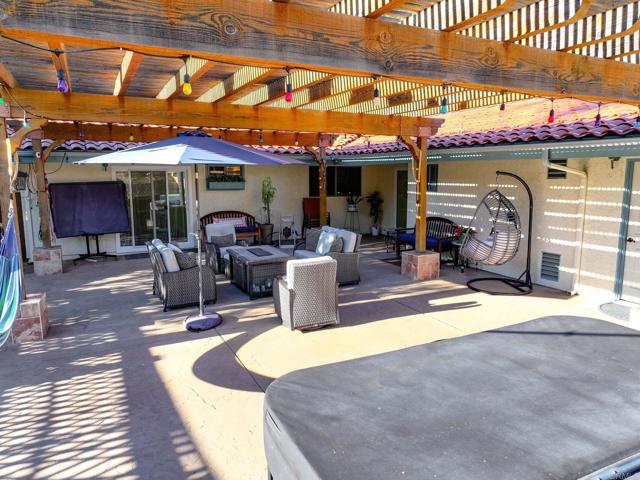 25119 Como Esta Court, Ramona CA: https://media.crmls.org/mediaz/e821e561-2117-41e8-a9cd-707f68894fd6.jpg