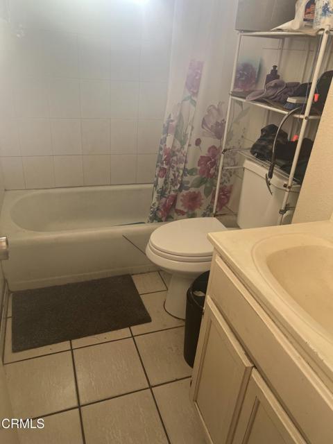 502 504 E Hemlock Street, Oxnard CA: https://media.crmls.org/mediaz/e821ebee-0acf-4359-8e8c-1aad417992ad.jpg