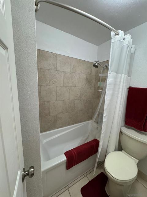 432 Edgehill Ln, Oceanside CA: https://media.crmls.org/mediaz/e8226c4a-37b5-447a-bc03-de0cf9f3d131.jpg