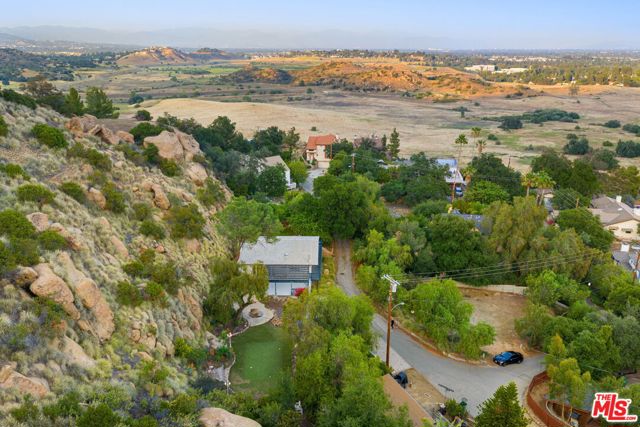 8657 Valley Flores Drive, West Hills CA: https://media.crmls.org/mediaz/e82284f7-7284-4b7f-9742-bcaa4de80d84.jpg