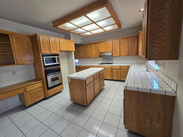 1204 Pickford Way, Salinas CA: https://media.crmls.org/mediaz/e822a018-2cb8-42a7-b87c-06b0ef6989e0.jpg