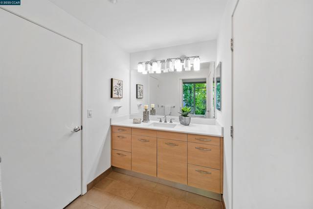 555 Ygnacio Valley Rd, Walnut Creek CA: https://media.crmls.org/mediaz/e822b2a6-d1a4-499c-9d22-27a602d686e4.jpg