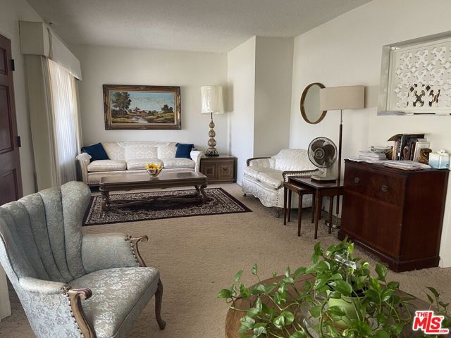 1821 Middleton Place, Los Angeles CA: https://media.crmls.org/mediaz/e822bd18-2741-400f-a156-8aecfb3a3d37.jpg
