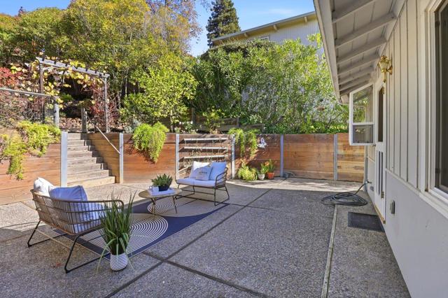 574 Wellington Drive, San Carlos CA: https://media.crmls.org/mediaz/e82331af-f4cf-4201-adf3-6522111e90bb.jpg