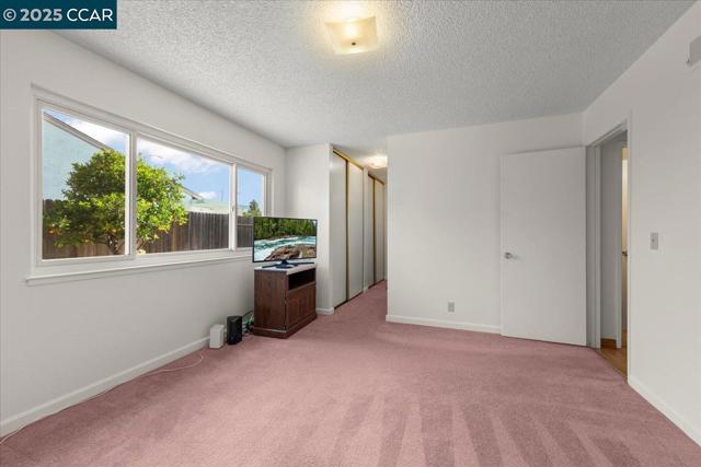 316 Meadows Dr, Vallejo CA: https://media.crmls.org/mediaz/e8234636-bbda-4ccf-8be1-02c6a9096652.jpg