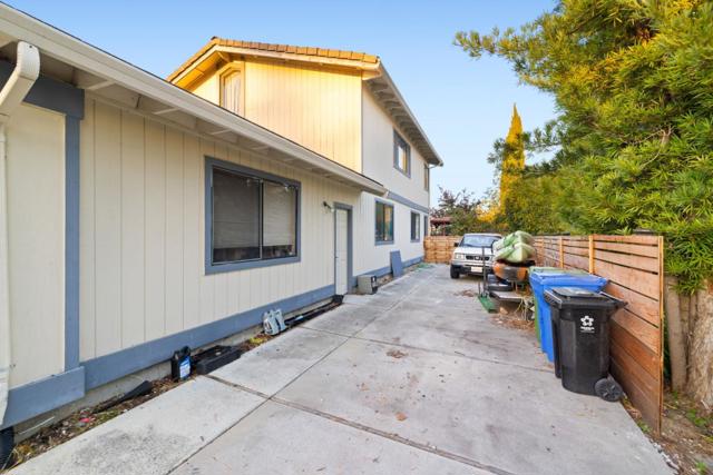 44500 Parkmeadow Drive, Fremont CA: https://media.crmls.org/mediaz/e8239f0f-afd9-4bb0-99d4-bf499538f4bc.jpg