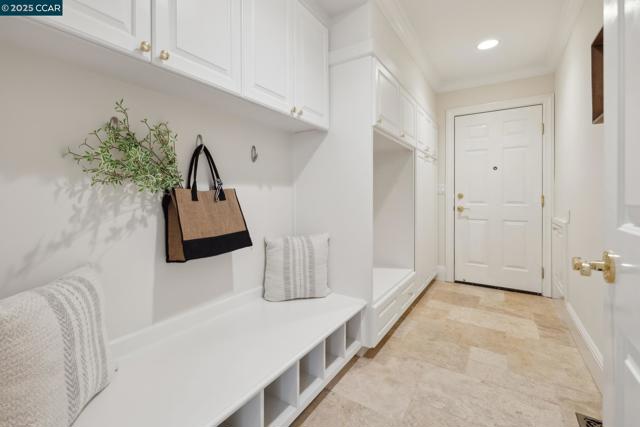135 Dean Rd, Alamo CA: https://media.crmls.org/mediaz/e824a5d1-e180-4f40-b383-2f14f1935a0f.jpg
