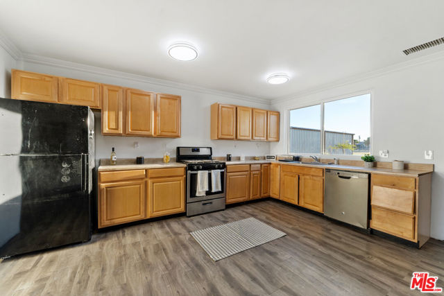 9256 6th Avenue, Hesperia CA: https://media.crmls.org/mediaz/e824b360-3db3-4c69-82f4-b4ed31c5ff4d.jpg