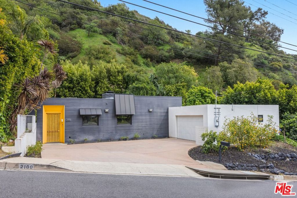 2100 Roscomare Road