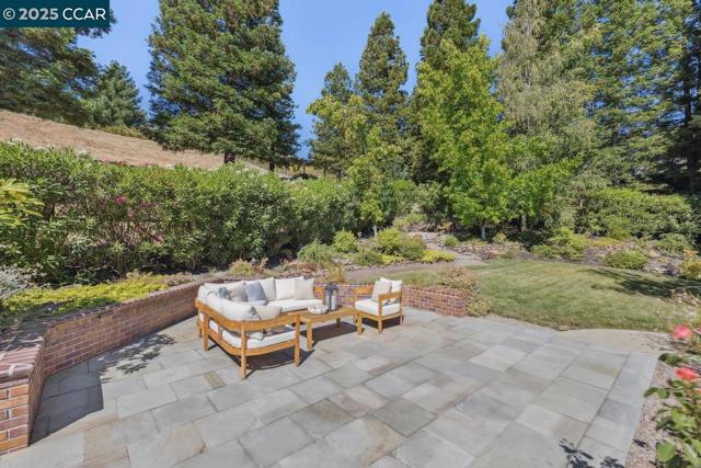 29 Brandt Dr, Moraga CA: https://media.crmls.org/mediaz/e82516af-a138-4991-8825-daeddc3356c1.jpg