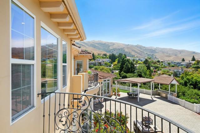 44989 Vista Del Sol, Fremont CA: https://media.crmls.org/mediaz/e8251ae7-fe6b-4c2a-9a80-d2b5f8387bc7.jpg