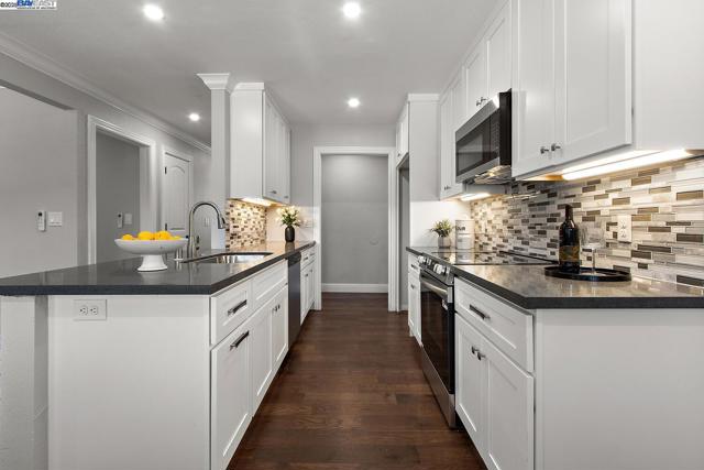 40167 Barbara St, Fremont CA: https://media.crmls.org/mediaz/e825f8ba-11ac-4bef-a117-869e1fd2eaa4.jpg