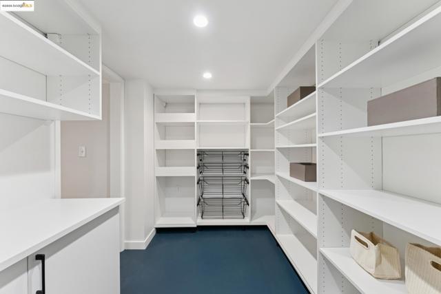 1415 Devonshire Dr, El Cerrito CA: https://media.crmls.org/mediaz/e826e840-3375-46f5-8d01-ffc26ed847e9.jpg