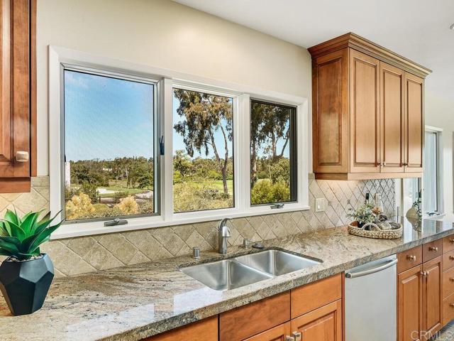 6418 Paseo Delicias, Rancho Santa Fe CA: https://media.crmls.org/mediaz/e82725de-f76e-421c-b40d-9e62a1068461.jpg