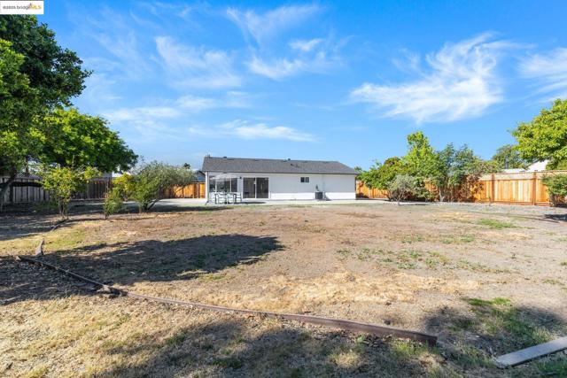 34841 Potomac River Pl, Fremont CA: https://media.crmls.org/mediaz/e82737d8-9dcd-4773-b0e2-75b555bcffa4.jpg