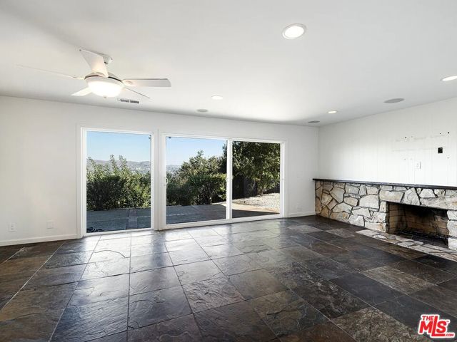 1096 Stoneshead Court photo 8