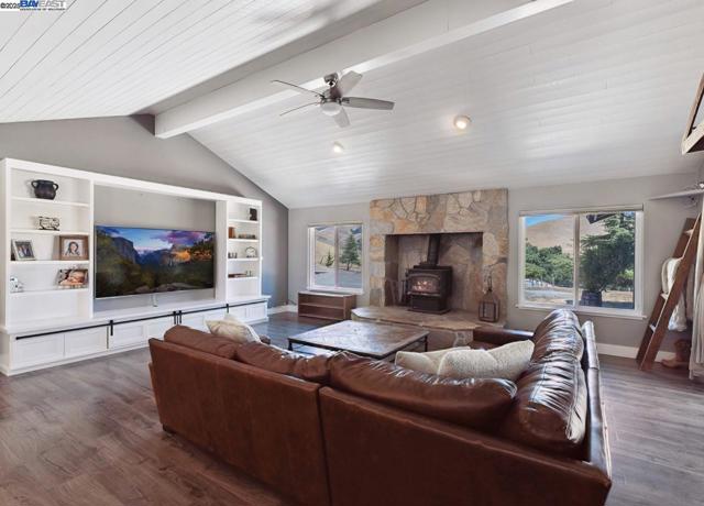 8191 Highland Rd, Livermore CA: https://media.crmls.org/mediaz/e8275e91-a586-4f85-b639-f885c2ce3da1.jpg
