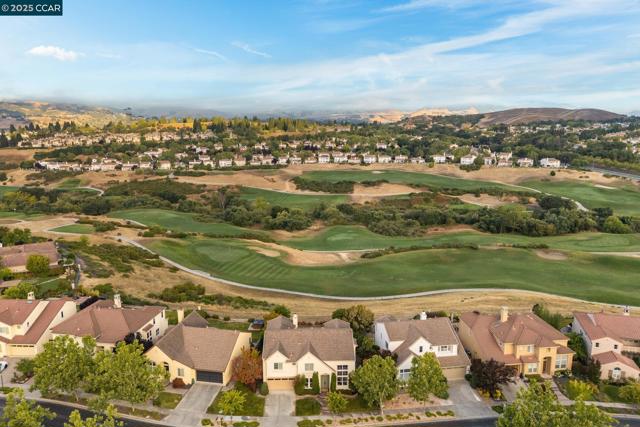 9356 Mediar Dr, San Ramon CA: https://media.crmls.org/mediaz/e8276a17-78a9-4e9c-af25-3dad518f0559.jpg