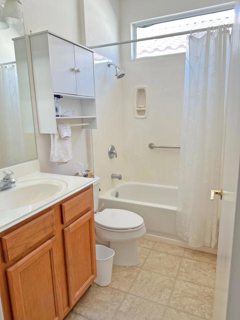 78584 Glastonbury Way, Palm Desert CA: https://media.crmls.org/mediaz/e827f35d-5682-479b-b086-978015eb3ac6.jpg