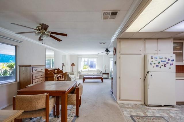 14215 Pecan Park Ln, El Cajon CA: https://media.crmls.org/mediaz/e828137b-75cf-4233-a83e-d7ddb11b5b67.jpg