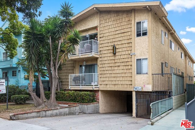 3329 Keystone Avenue, Los Angeles CA: https://media.crmls.org/mediaz/e828467a-90a5-43cd-b97f-3474a28dbe90.jpg