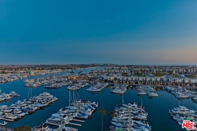 4335 Marina City Drive, Marina del Rey CA: https://media.crmls.org/mediaz/e8286904-18e5-4d4a-a71b-cd790ea28ba6.jpg