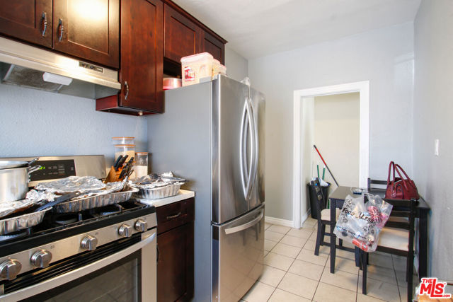2370 Lime Avenue, Long Beach CA: https://media.crmls.org/mediaz/e828bcbd-cf9c-4c56-814e-2fe2eb8d6341.jpg