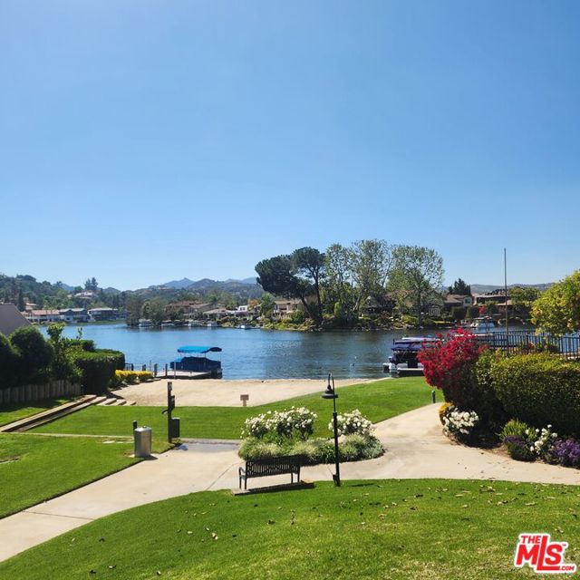 32134 Beachlake Lane, Westlake Village CA: https://media.crmls.org/mediaz/e828fb08-b898-4d32-9be7-1a3abfecbbe7.jpg