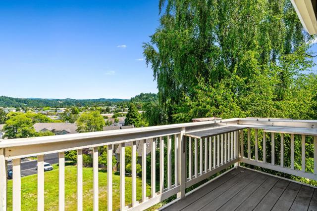 17 Carriage Lane, Scotts Valley CA: https://media.crmls.org/mediaz/e8297f14-1f01-41fb-8c6d-60ab69878dee.jpg