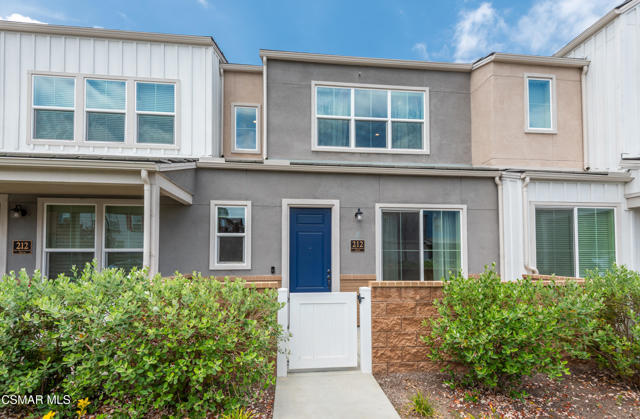 212 Red Brick Drive, Simi Valley CA: https://media.crmls.org/mediaz/e829b9f1-6a6d-4e67-b0e2-e33c8c117b52.jpg
