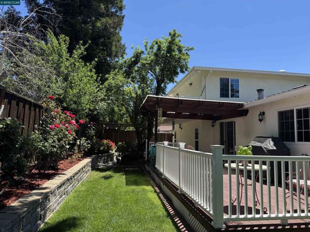 898 Luxury Dr, Concord CA: https://media.crmls.org/mediaz/e82b02bb-1bcd-4b08-ab96-8dae02dc5739.jpg