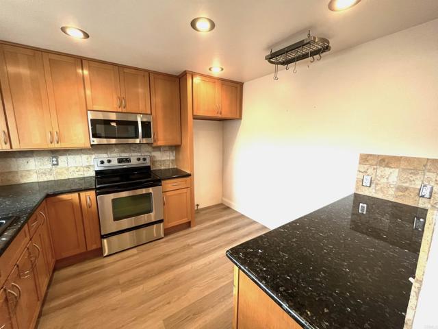 Detail Gallery Image 13 of 30 For 6309 Caminito Salado, San Diego,  CA 92111 - 3 Beds | 2 Baths