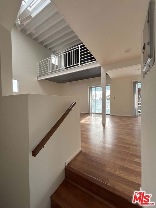 915 Broadway Street, Venice CA: https://media.crmls.org/mediaz/e82b975c-3c3b-4821-897b-bc8a687c8bcc.jpg