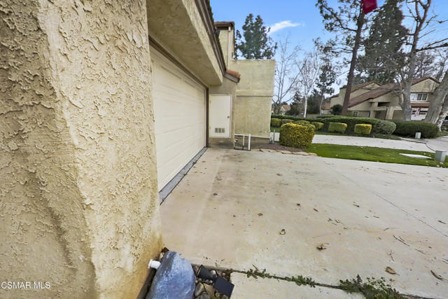 2228 Oak Haven Avenue, Simi Valley CA: https://media.crmls.org/mediaz/e82bad70-be57-4543-b3f5-84e917fec68b.jpg