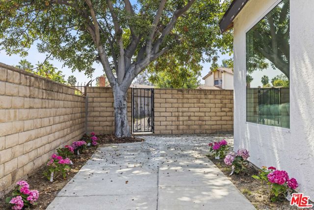 13 Pepper Court, Inglewood CA: https://media.crmls.org/mediaz/e82bd2bb-7b30-47b5-93ee-6b345b930b75.jpg