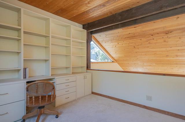 20 Woodside Place, Carmel Valley CA: https://media.crmls.org/mediaz/e82c0cfd-ff71-4f83-a032-91a21a687dc7.jpg
