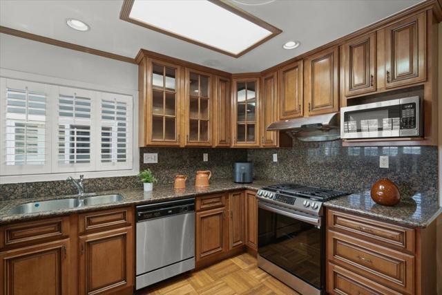 33 Escondido Avenue, San Francisco CA: https://media.crmls.org/mediaz/e82c4a21-fd13-41ff-9ec2-cddb7b57ef52.jpg