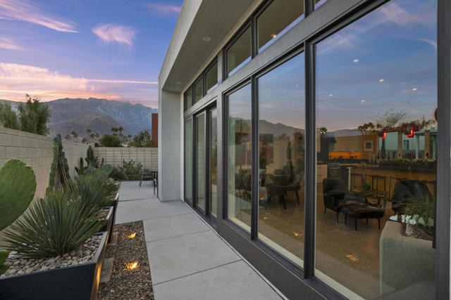 885 Fountain Drive, Palm Springs CA: https://media.crmls.org/mediaz/e82ca31f-c922-4add-a6d1-728dd009cc12.jpg