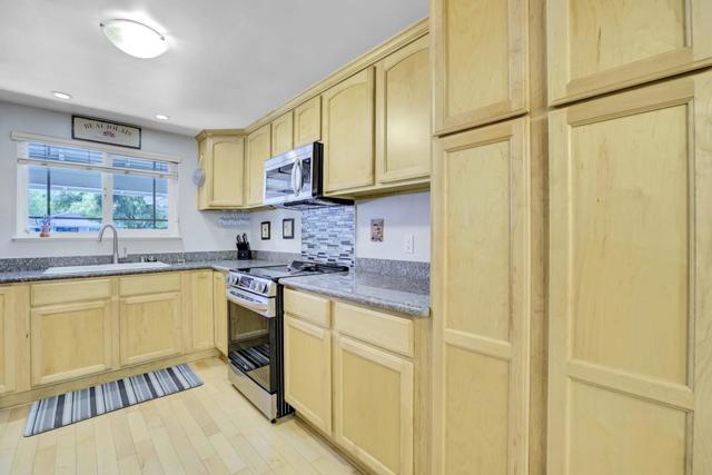 6175 Oneida Drive, San Jose CA: https://media.crmls.org/mediaz/e82cc773-104e-4355-b10c-ac8c63d50433.jpg
