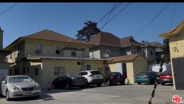 1046 S Westlake Avenue, Los Angeles CA: https://media.crmls.org/mediaz/e82d3874-c1d1-4f42-a52e-23c5a804e51d.jpg