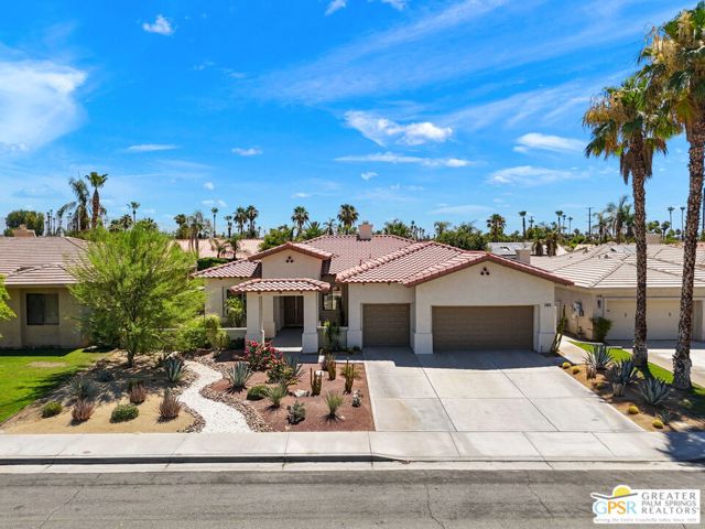 40870 Avenida Rosario, Palm Desert CA: https://media.crmls.org/mediaz/e82d57c4-c5a9-4fce-8449-5f7159b36ffe.jpg
