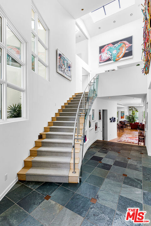 222 Avondale Avenue, Los Angeles CA: https://media.crmls.org/mediaz/e82dfe25-7e8a-45be-b7f4-37066db69b75.jpg