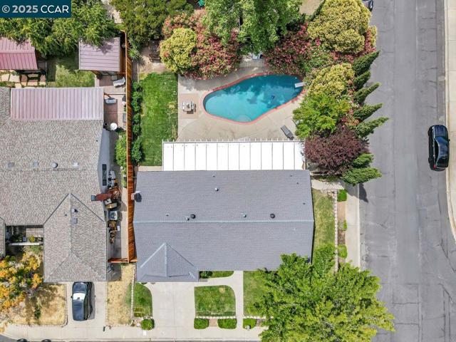 3812 Fernwood Ct, Concord CA: https://media.crmls.org/mediaz/e82e2815-1e44-4a0e-87fc-f1674fee7a05.jpg