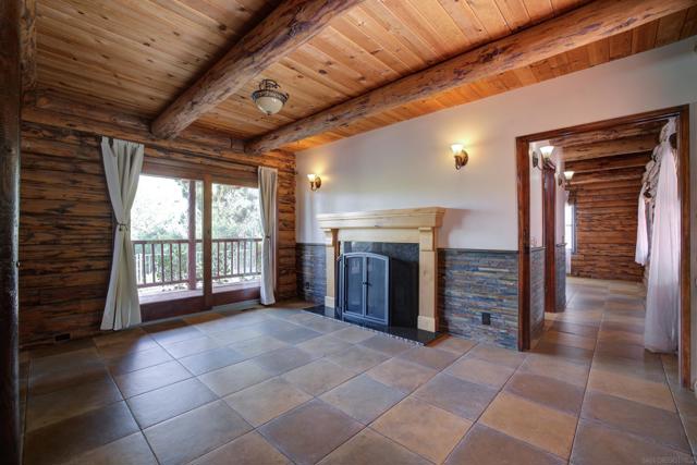 12052 Sky View Dr, Valley Center CA: https://media.crmls.org/mediaz/e82e5414-1ffd-4dd8-965a-286ccb903489.jpg