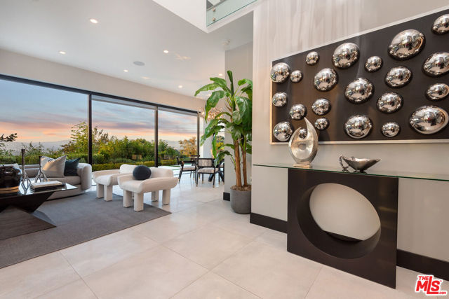 4338 Gayle Drive, Tarzana CA: https://media.crmls.org/mediaz/e82e6a7f-6f34-419b-8d5c-49e15364e747.jpg