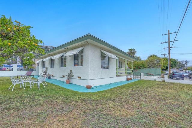 1852 Locust St, San Diego CA: https://media.crmls.org/mediaz/e82e71d5-3721-4fa0-99b7-bca5b55d5e71.jpg